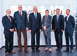 Aufsichtsrat der LINDA AG v.l.n.r.: Klaus Körber, Carsten Stubbe (Apotheker), Rainer Kas- subek (Vors.), Gabriela Hame-Fischer (Präsidentin MVDA e. V., Apothekerin), Dr. Holger Wicht (Vize-Präsident MVDA e.V., Apotheker), Prof. Dr. Jan Roth